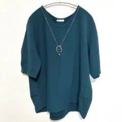 レディース　トップス　ネックレス付き