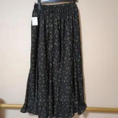 earthmｕsic＆ecology新品未使用 黒小花柄フレアスカート