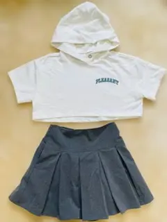 GU フード付きクロップドTシャツとスカートセット