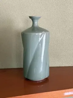 青磁　堂前忠正　※箱無し 青緑色のひび割れ釉薬の陶器花瓶　花生 青磁 堂前忠正 ※箱無し 青緑色のひび割れ釉薬の陶器花瓶 花生 - メルカリ