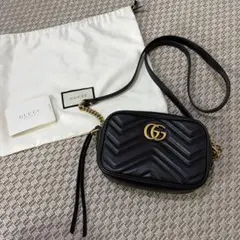 【美品】GUCCI GGマーモント　ミニカメラバッグ　ブラックのサムネイル