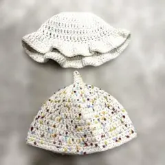 ベビー用フリル付き帽子とポンポン帽子セット