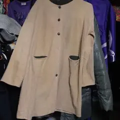 ノーカラーベージュジャケット