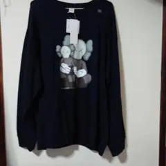ユニクロKAWSトレーナー キャラクターグラフィック