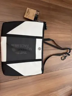 THE NORTH FACE サコッシュ ホワイト/ブラック　NM82452