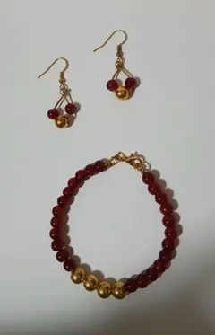 赤と金のピアスとブレスレットセット