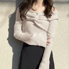 ツイストフレアスリーブリブニットトップス