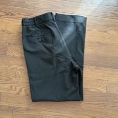ユニクロ/タックテーパードパンツ/ブラック