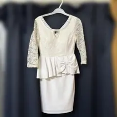 ホワイトレースペプラムドレス