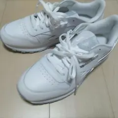 Reebok DV8632 白レザー 27.5cm スニーカーのサムネイル