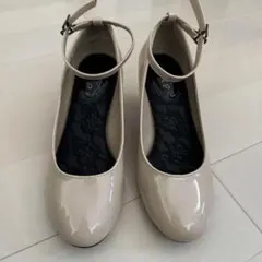 ♥️レディース パンプス ヒール エナメル ストラップ ベージュ お呼ばれ M