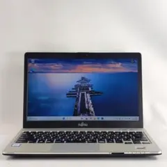 きれいな小型軽量❣i5＆SSD搭載で快適✨Windows11 フルHD カメラ付
