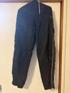 Nike ブラックパンツ サイドライン