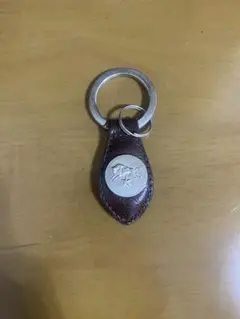 ブラウンレザー キーホルダー メタルロゴ付き