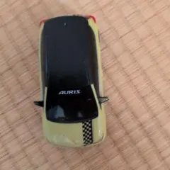 トヨタ オーリス ミニカー イエロー