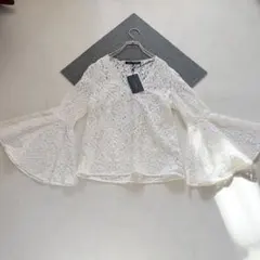 新品タグ付き✨ZARA WOMAN ザラ　レースフレアスリーブブラウス　ホワイト