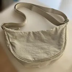 UNIQLOラウンドミニショルダーバッグ ベージュ