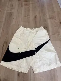 Nike ショートパンツ クリーム色/黒