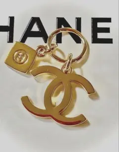 CHANEL シャネル ココマーク チャーム ホリデー限定のサムネイル
