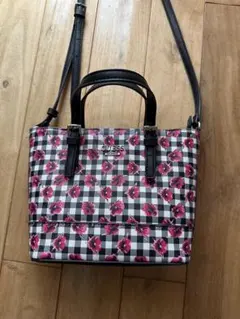 GUESS 花柄チェックショルダーバッグ