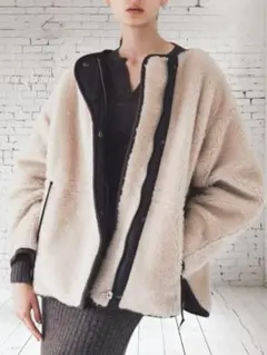 ベージュ フリースジャケット
