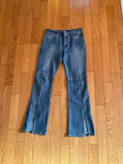 スリット入りフレアデニムパンツ