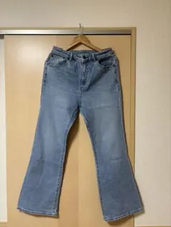 ブーツカットデニム 薄い青色