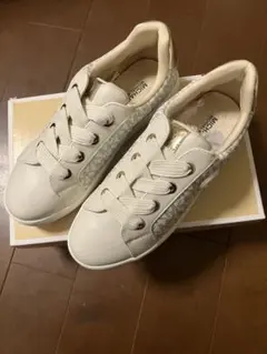 お値下げ　新品　未使用　MICHAEL KORS ホワイト スニーカー