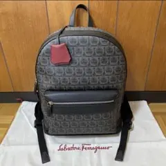 【極美品】Salvatore Ferragamo フェラガモ 総柄バックパックのサムネイル