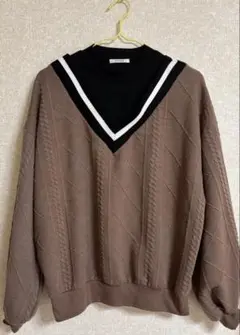 Lutique ブラウン Vネック トレーナー Mサイズ　ブラウン×ブラック