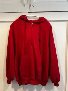 赤いハーフジップパーカー ポロ刺繍付き