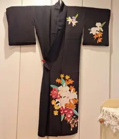 黒留袖 牡丹・菊・流水文様 五つ紋 比翼仕立て - メルカリ