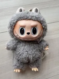 ラブブ　グレー