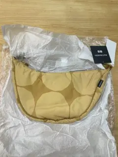新品未使用　marimekko×UNIQLO ラウンドショルダーバッグ　ベージュ