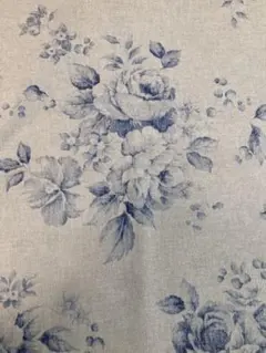 青い花柄 綿麻生地