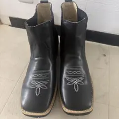 黒レザー サイドゴアブーツ 刺繍入り