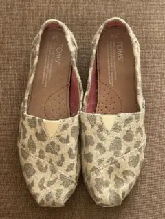 【新品】TOMS ヒョウ柄スリッポン　23cm