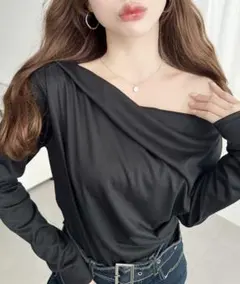 moment+ オフショルドレープ長袖プルオーバー