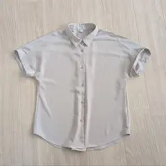 レディース GU ドレープシャツ ベージュ Mサイズ