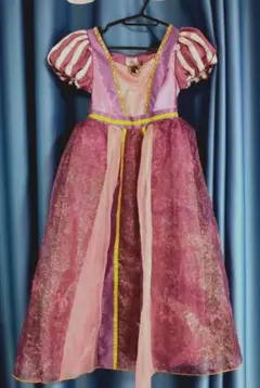 ディズニー ストア公式ラプンツェルドレス パープル ラメ入り130cm装飾品付き