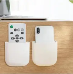 壁掛けリモコンラック2個セット粘着テープ穴あけ不要収納スタンドスマホコード穴完備