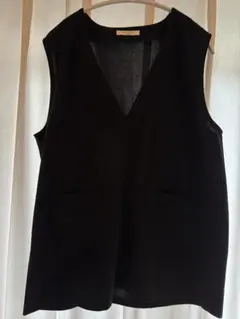 サマンサモスモス 黒　Vネック ノースリーブ トップス　プルオーバーベスト