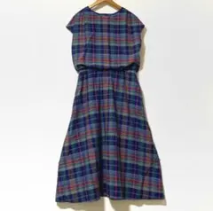 ラウンドネックにマドラスチェックのロングフレアワンピース