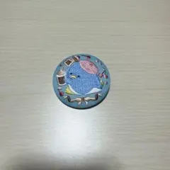 サンリオ　刺繍缶バッチ　タキシードサム