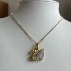 Swarovski スワン ネックレス ゴールドカラー #4413 - メルカリ