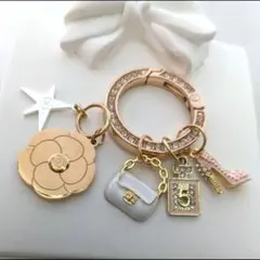 CHANEL　2025　カメリアチャーム♡キーリングのサムネイル