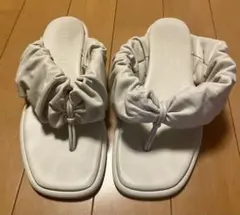 【SALE】HERBU ホワイト トングサンダル 37のサムネイル