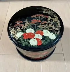 華やかな花柄の重箱 3段