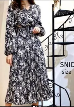 【極美品】★SNIDEL　2wayサテンジャガードワンピース　プリーツ　白黒Ｓ