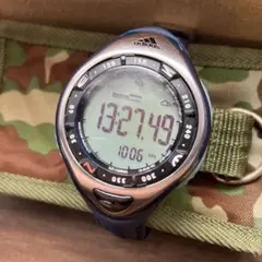 Adidas デジタル腕時計のサムネイル